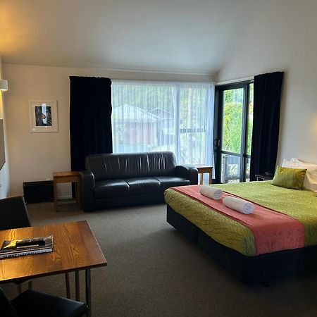 Alpine Glacier Motel Franz Josef Buitenkant foto