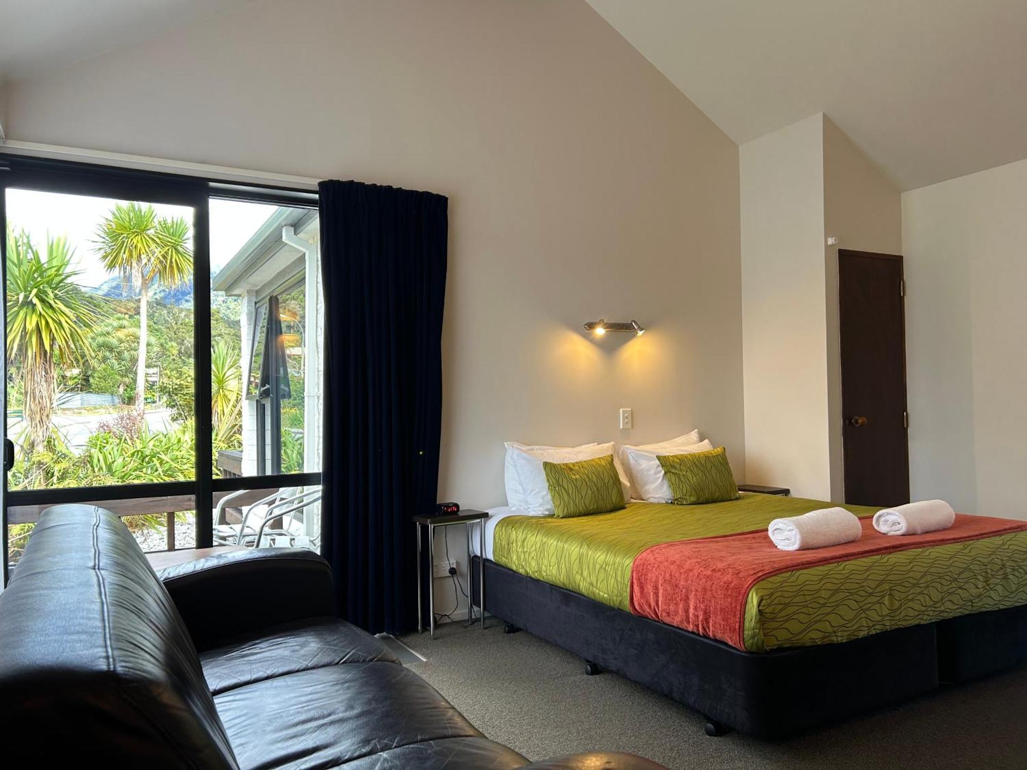 Alpine Glacier Motel Franz Josef Buitenkant foto