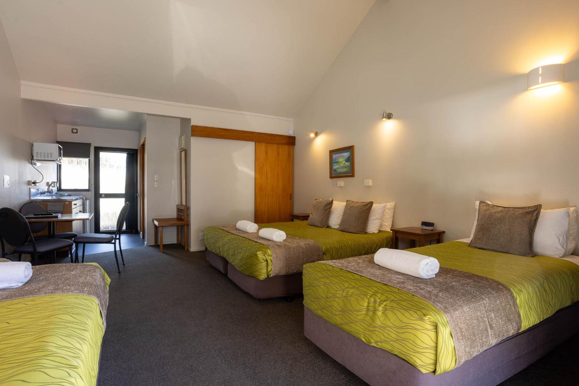 Alpine Glacier Motel Franz Josef Buitenkant foto