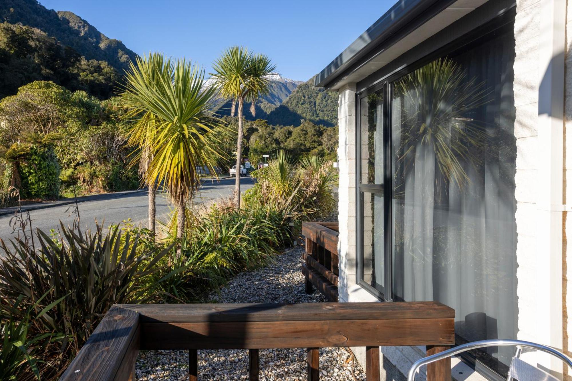 Alpine Glacier Motel Franz Josef Buitenkant foto