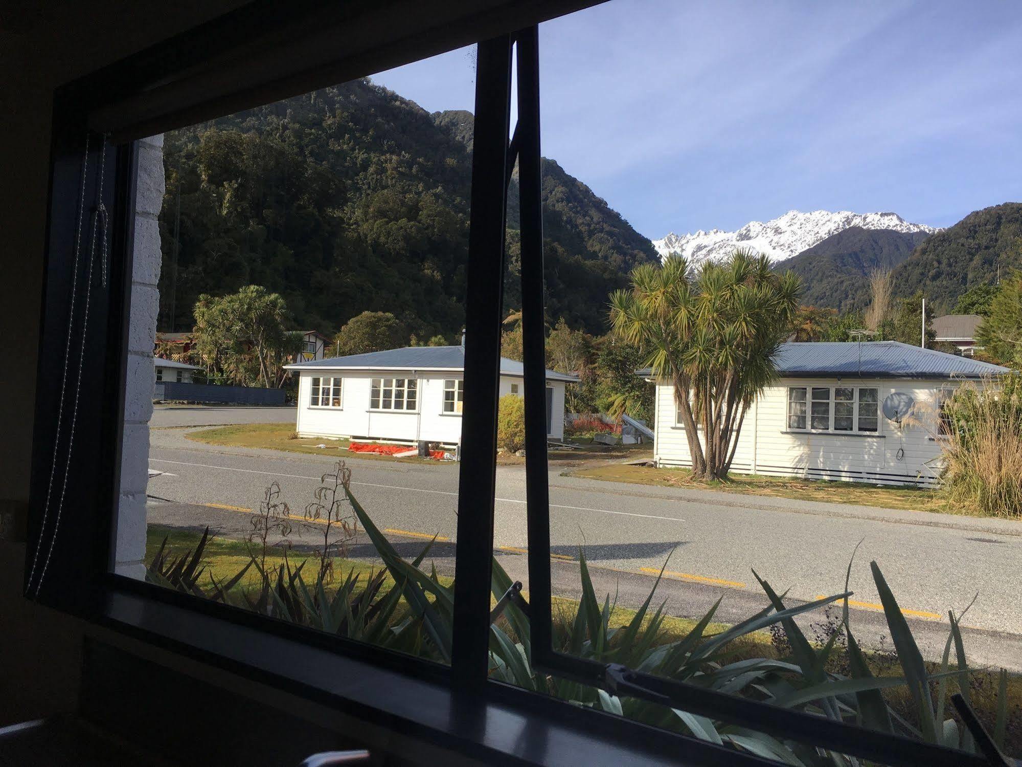 Alpine Glacier Motel Franz Josef Buitenkant foto