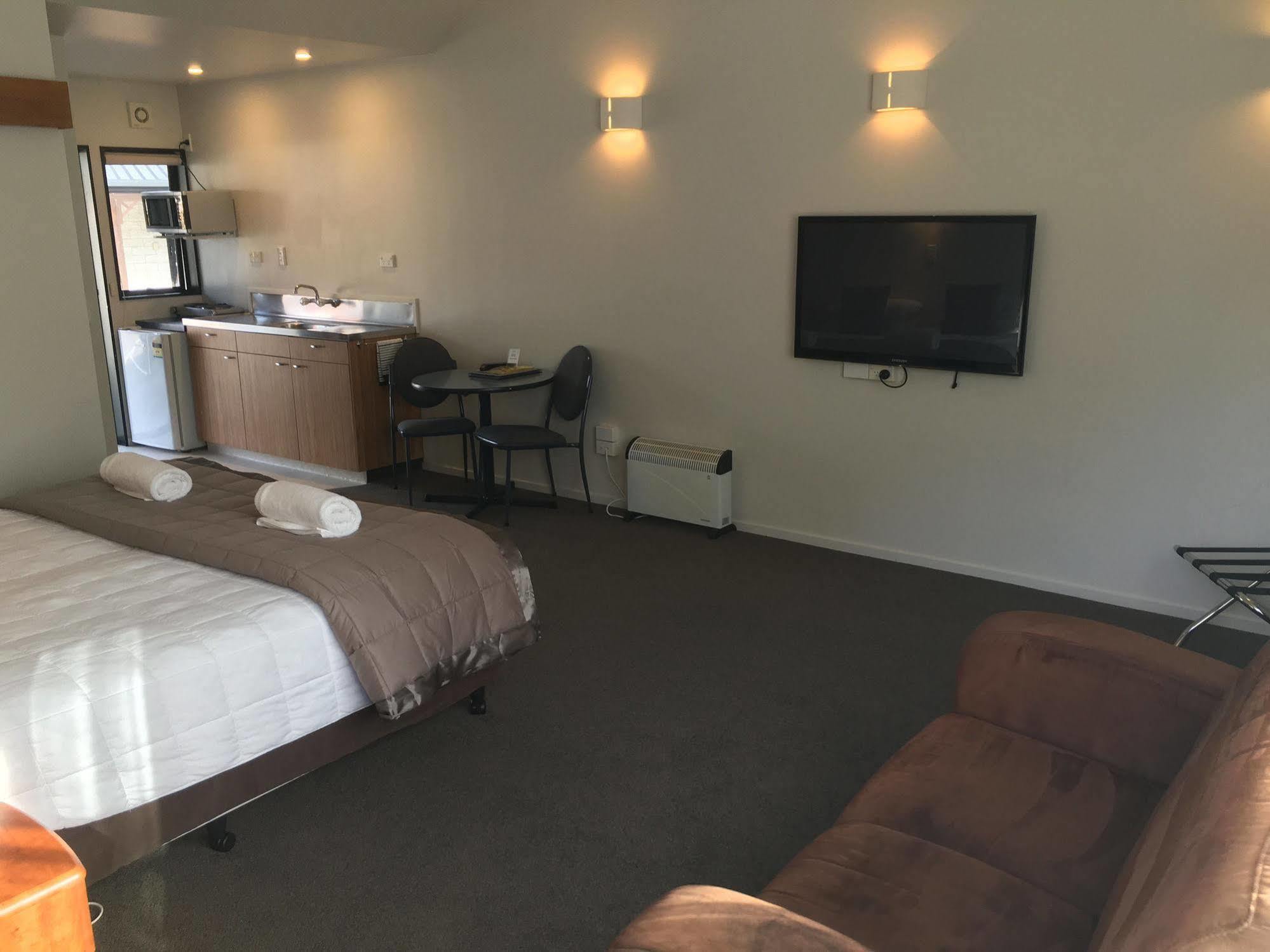 Alpine Glacier Motel Franz Josef Buitenkant foto