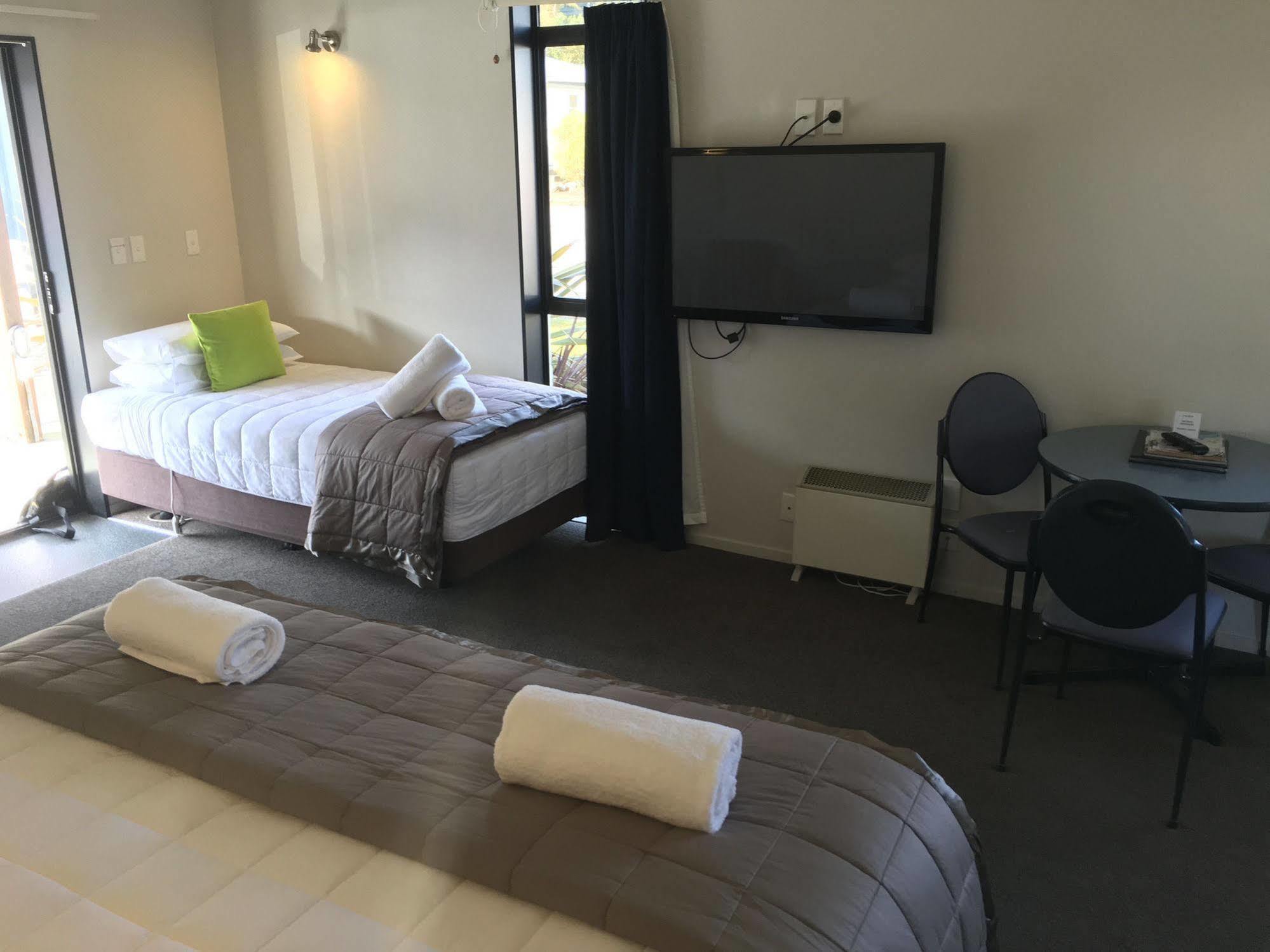 Alpine Glacier Motel Franz Josef Buitenkant foto